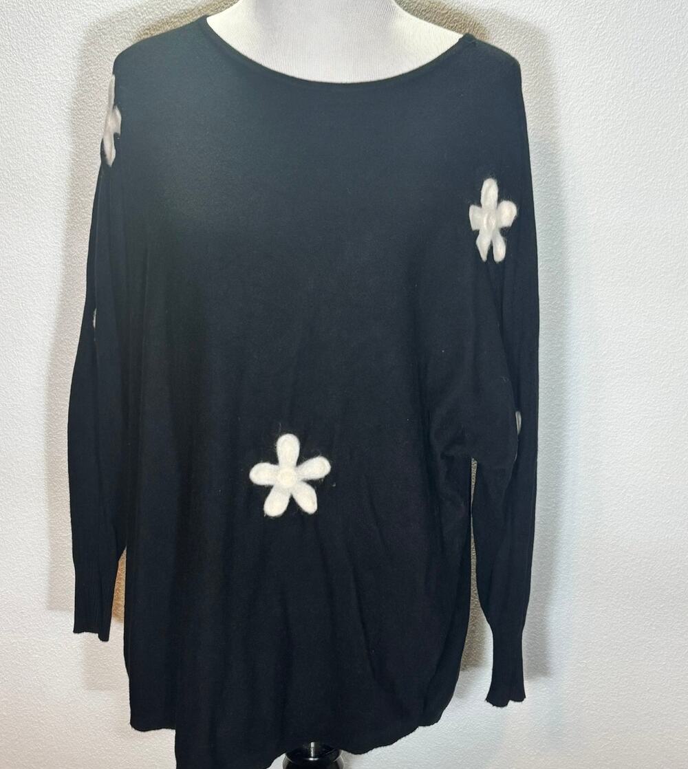 Aaeda Black Daisy Knit Sweater Long Sleeve Soft Floral Pullover Top 1X